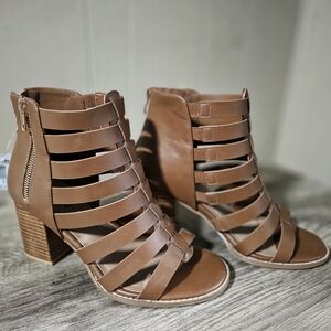 NEW Torrid Brown Strappy Block Heel Sandals